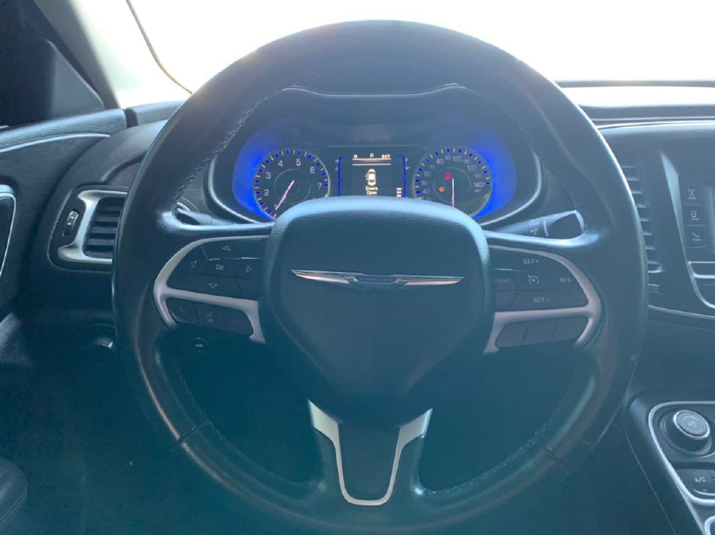 2015 Chrysler 200 Image 19