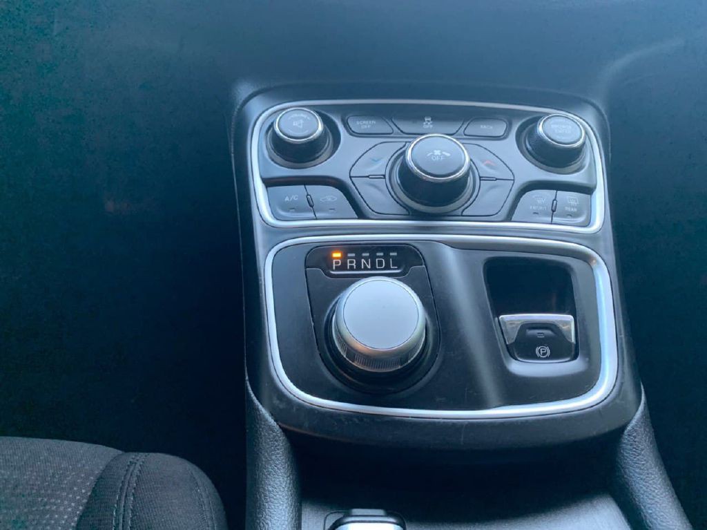 2015 Chrysler 200 Image 20