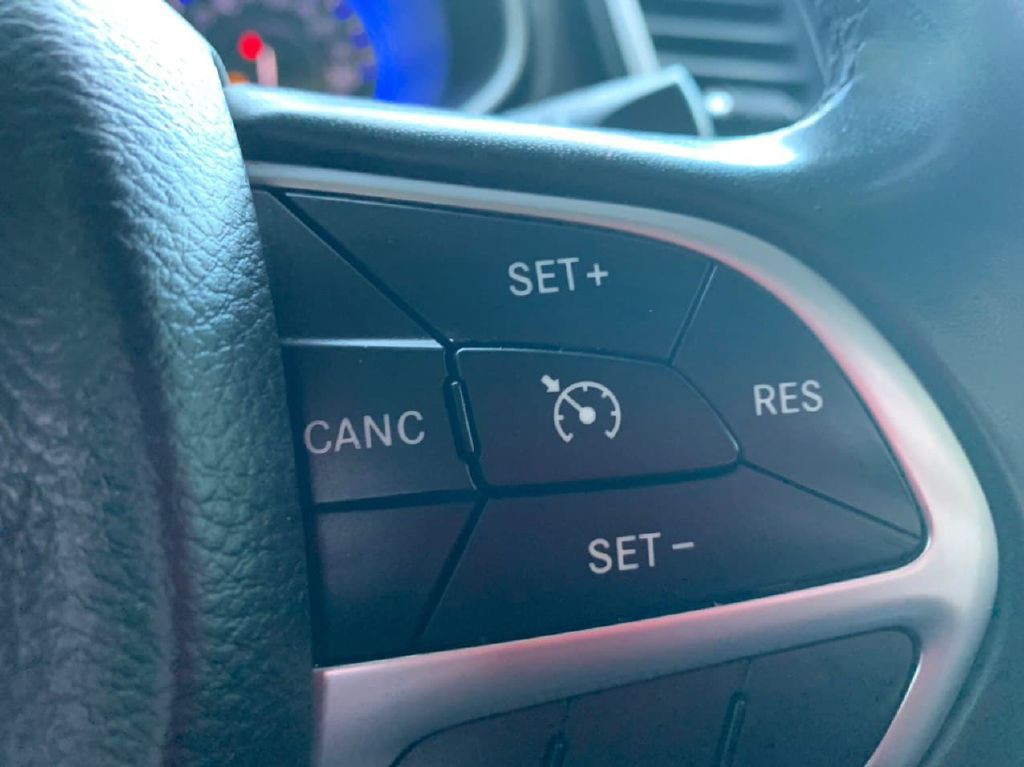 2015 Chrysler 200 Image 22