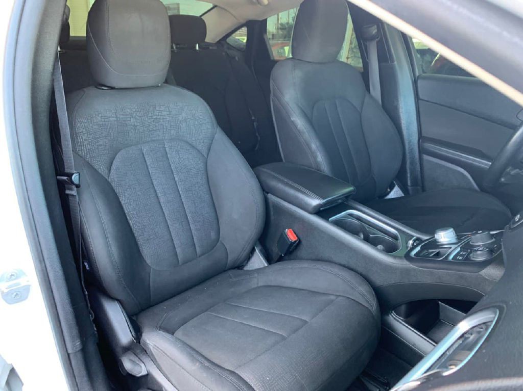 2015 Chrysler 200 Image 25