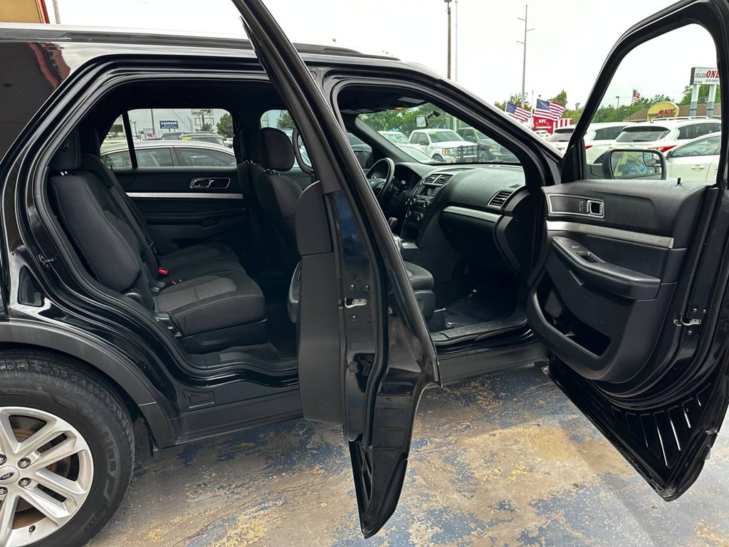 2017 Ford Explorer Image 17