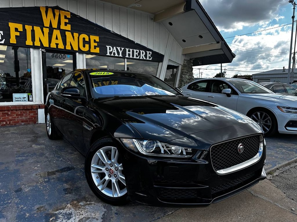 2018 Jaguar XE Image 1