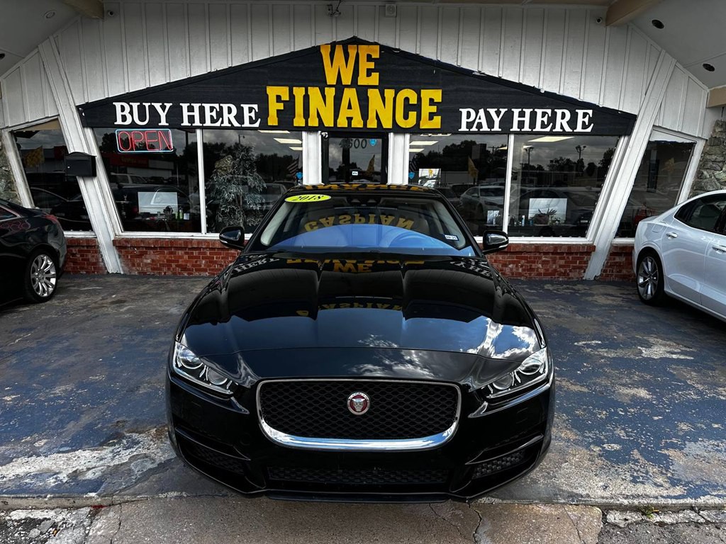 2018 Jaguar XE Image 2