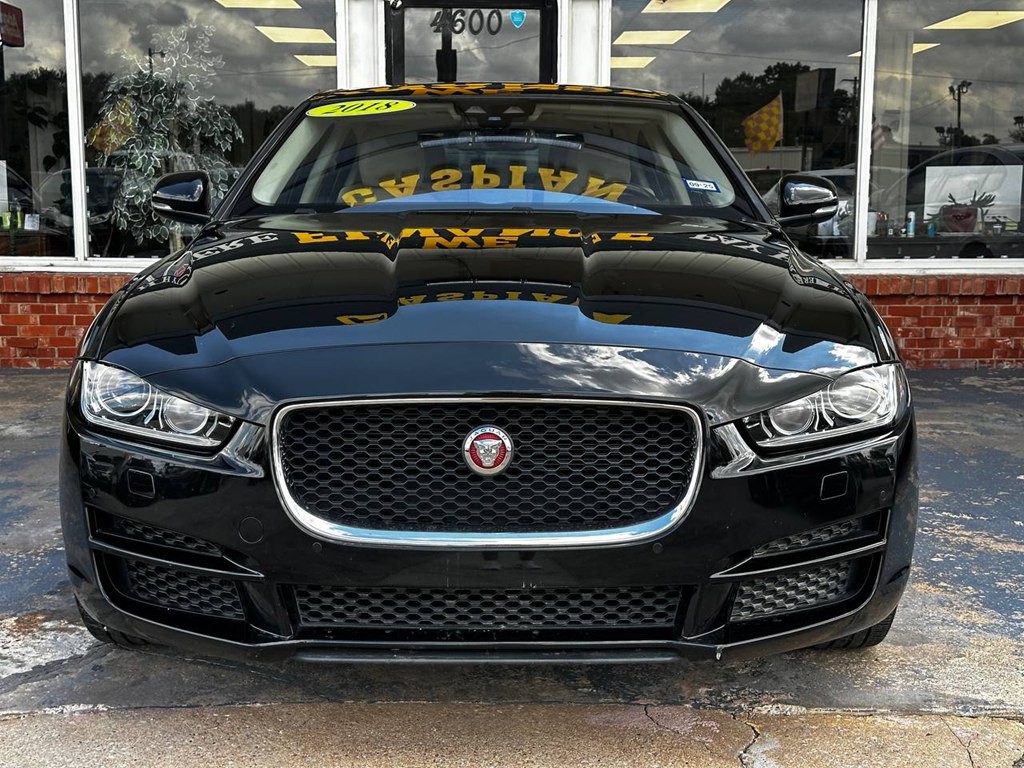 2018 Jaguar XE Image 3