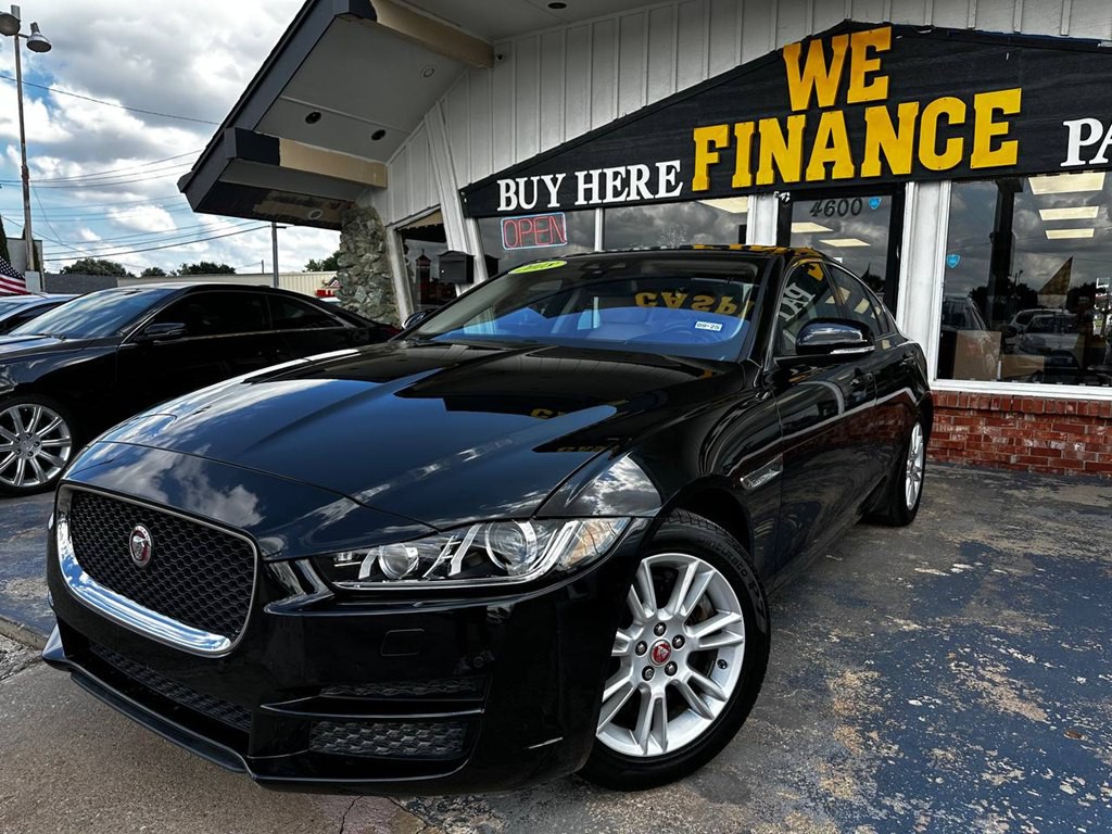 2018 Jaguar XE Image 4