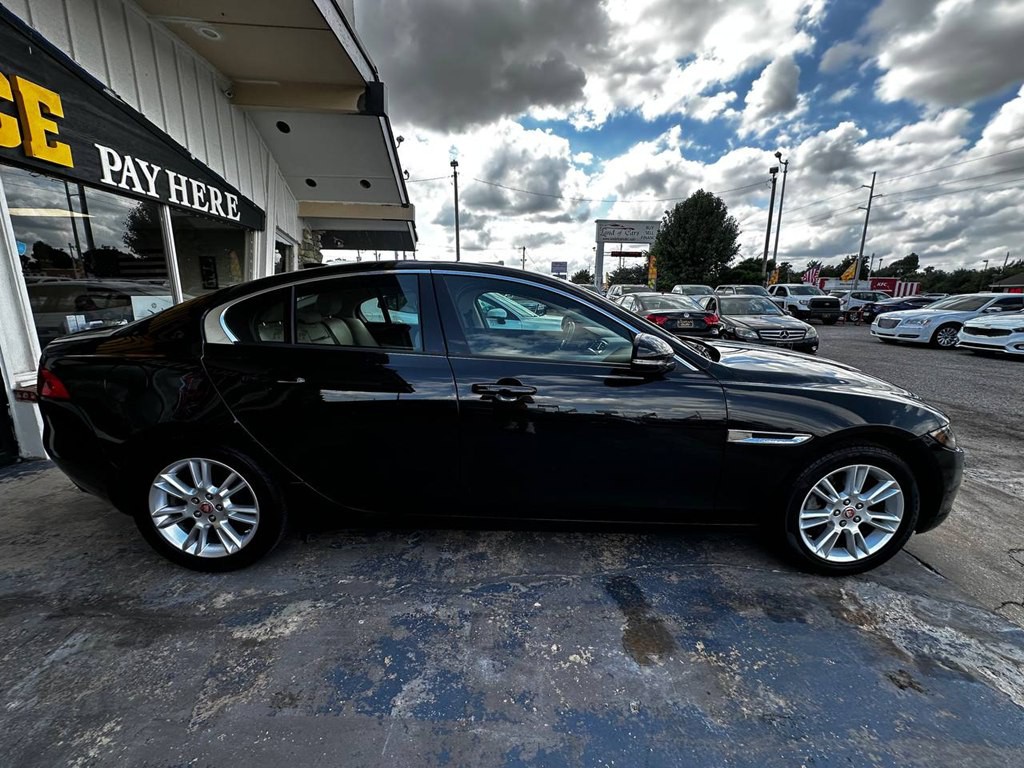 2018 Jaguar XE Image 5