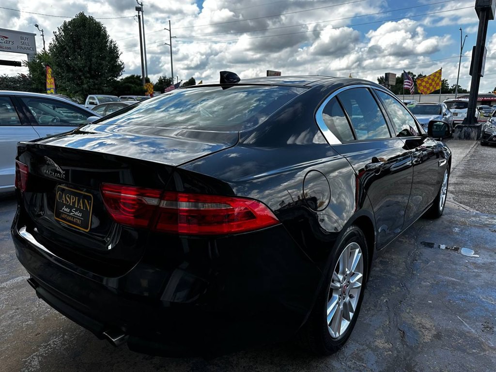 2018 Jaguar XE Image 7