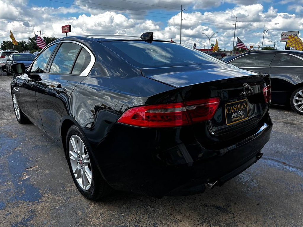 2018 Jaguar XE Image 9