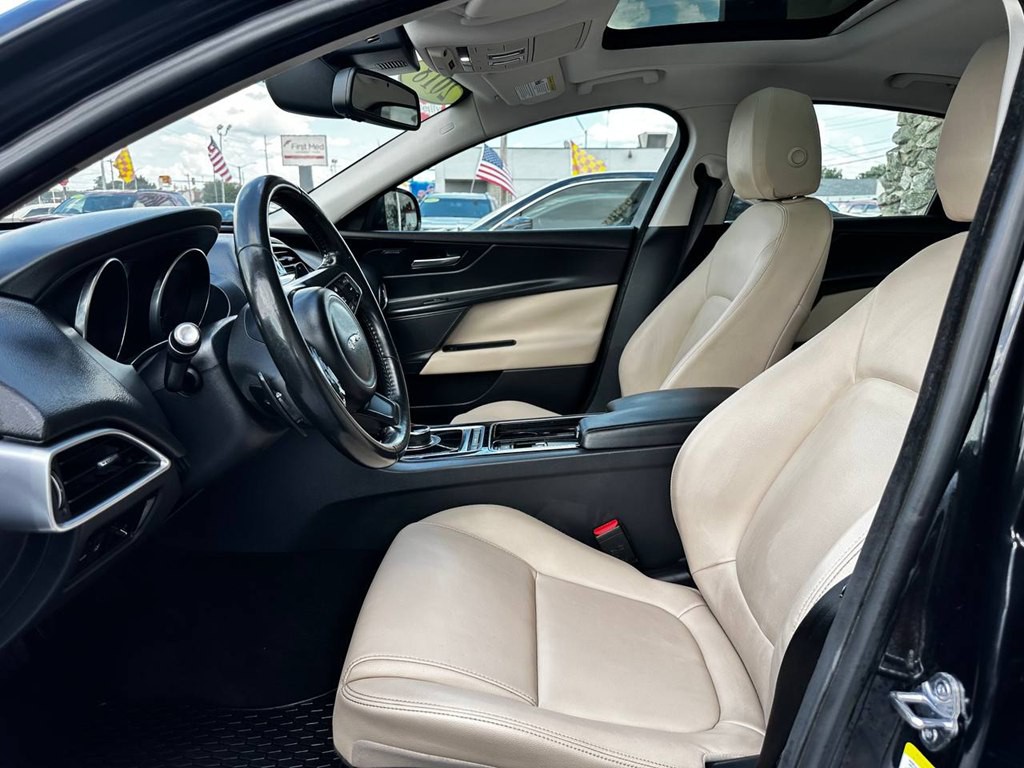 2018 Jaguar XE Image 12