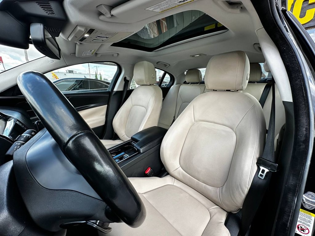 2018 Jaguar XE Image 13