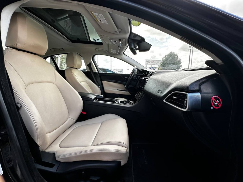 2018 Jaguar XE Image 19