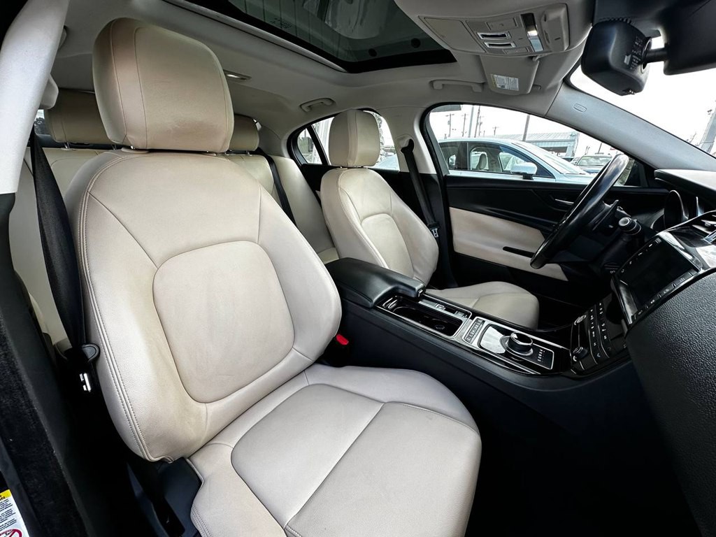 2018 Jaguar XE Image 20