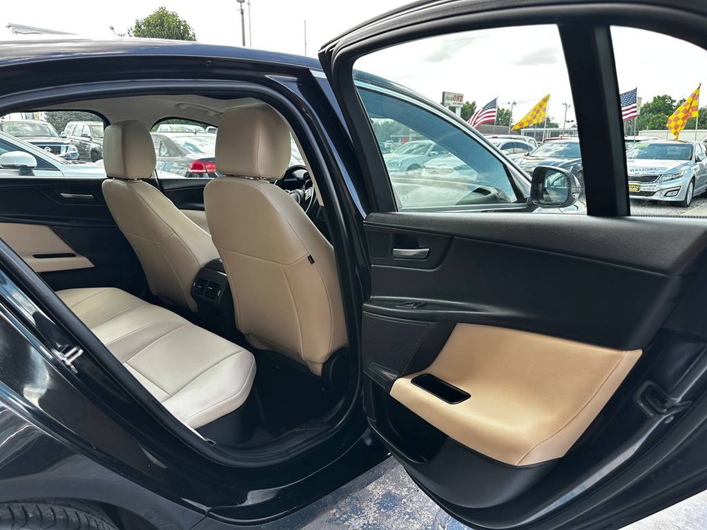 2018 Jaguar XE Image 21