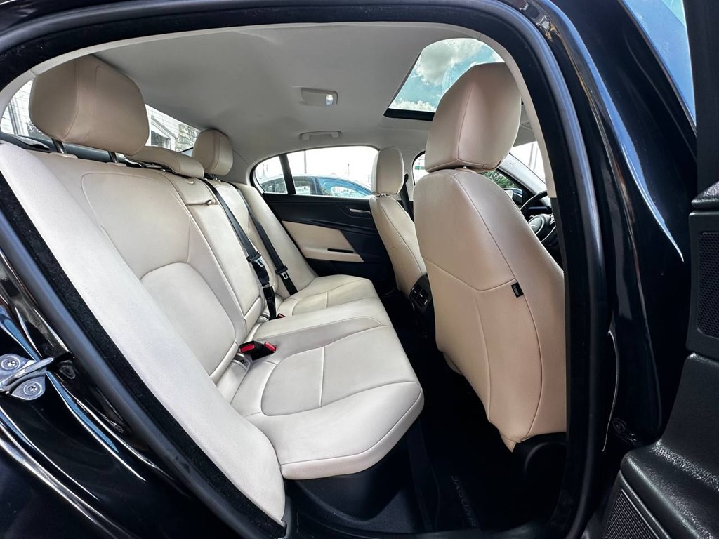 2018 Jaguar XE Image 22