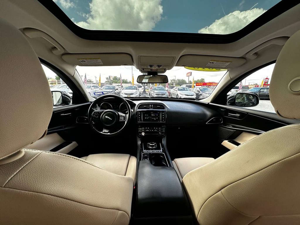 2018 Jaguar XE Image 24