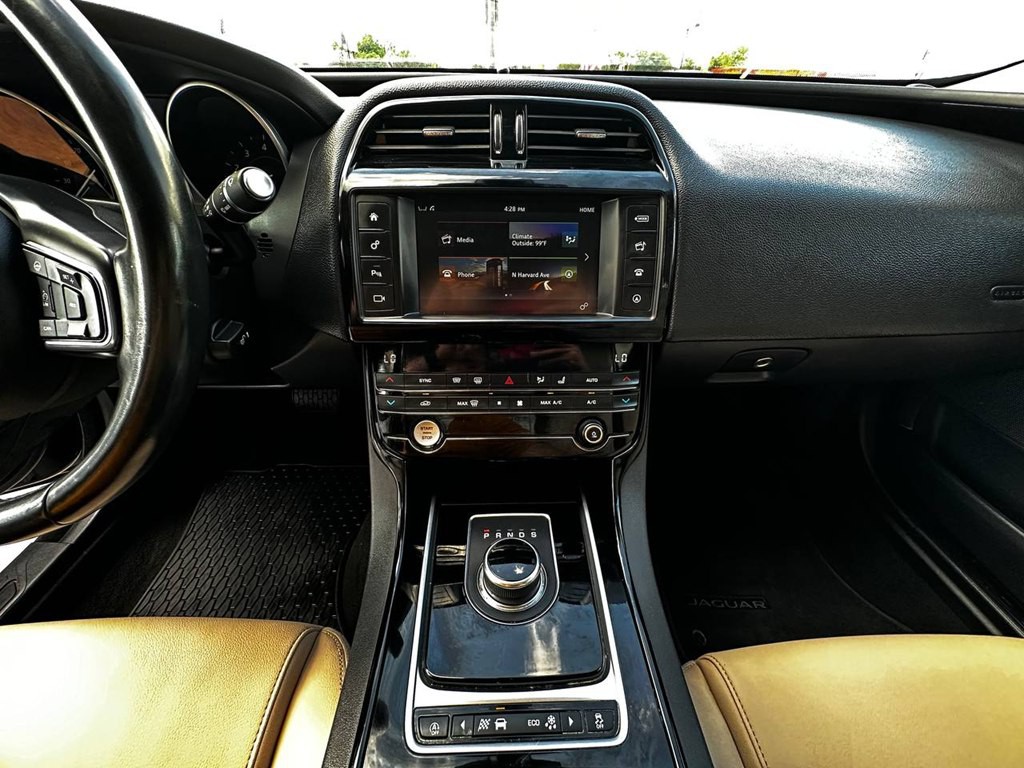 2018 Jaguar XE Image 25