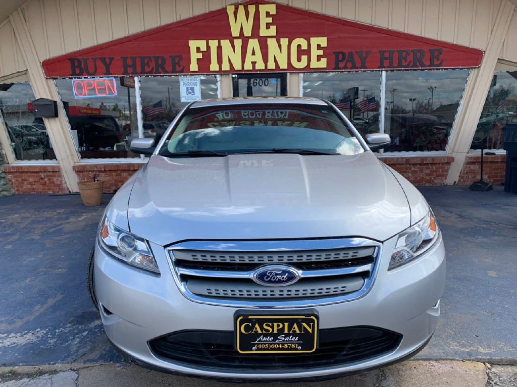 2011 Ford Taurus Image 2