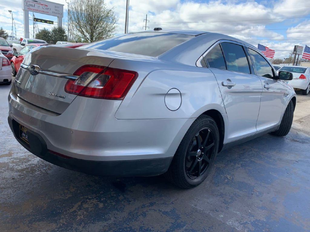 2011 Ford Taurus Image 7