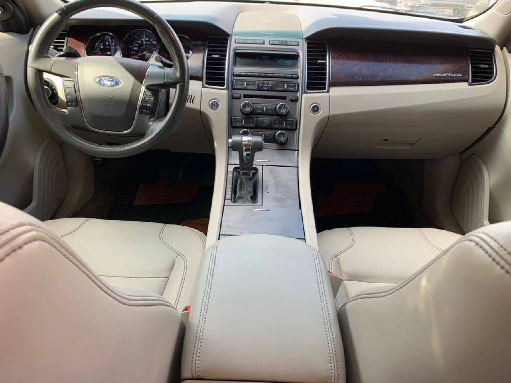 2011 Ford Taurus Image 9