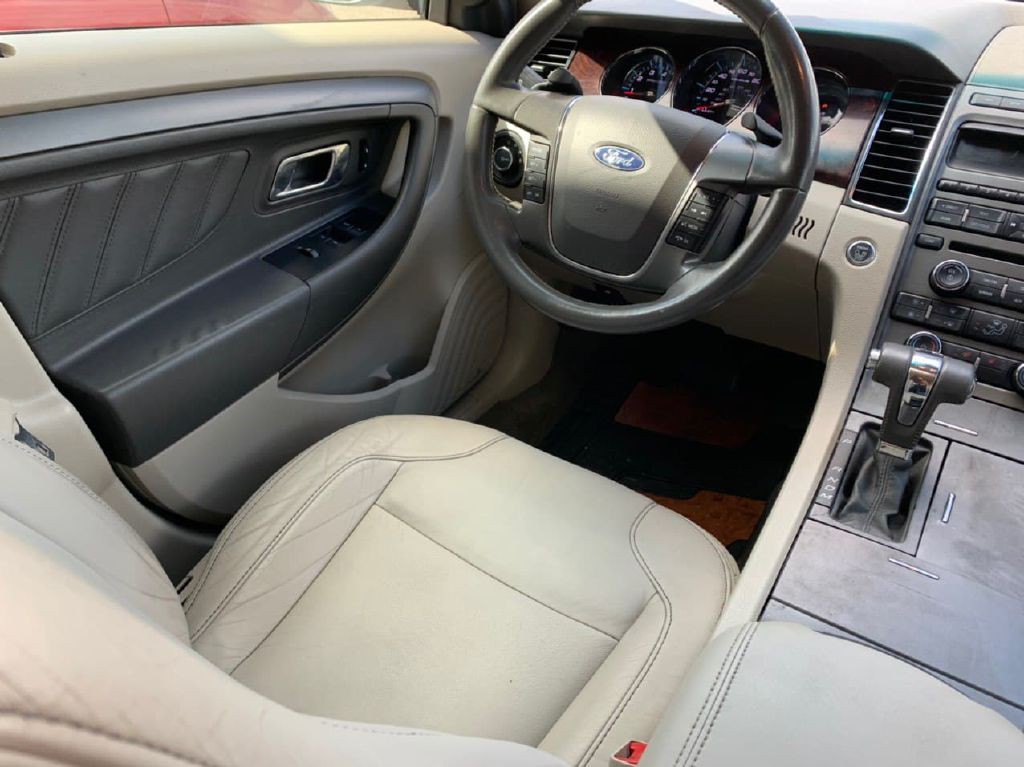 2011 Ford Taurus Image 10