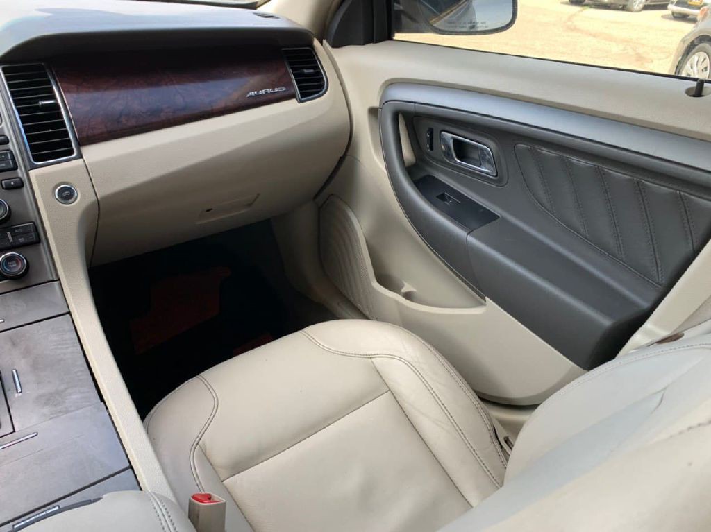 2011 Ford Taurus Image 11