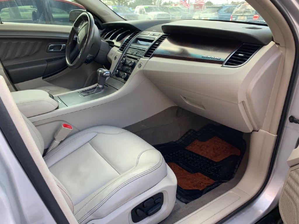 2011 Ford Taurus Image 13