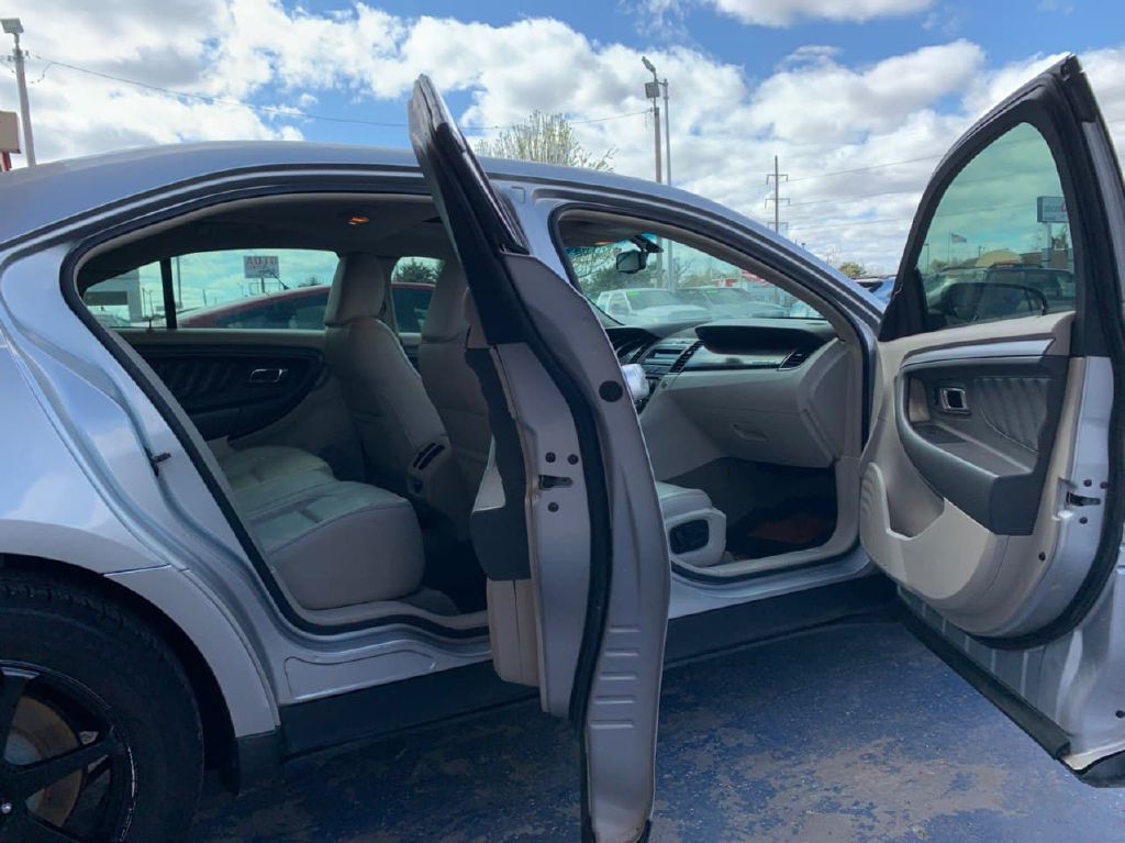 2011 Ford Taurus Image 20