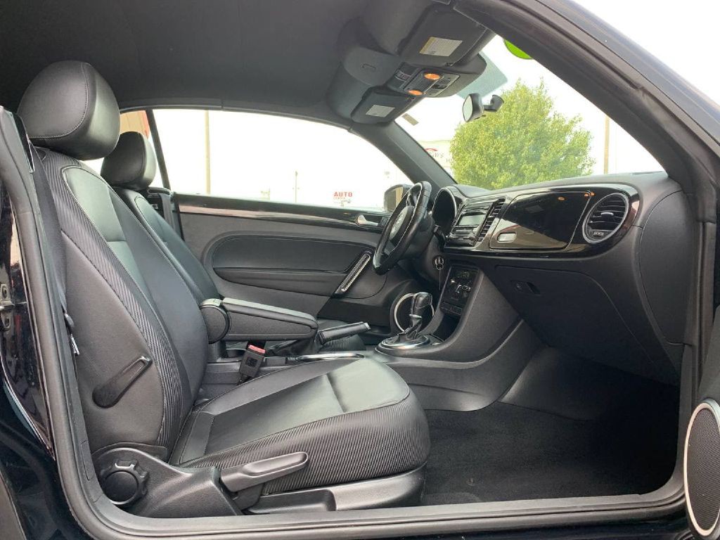2014 Volkswagen Beetle Image 17