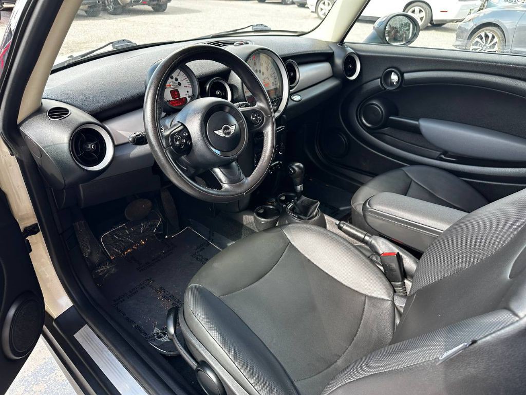 2012 MINI Cooper Image 10