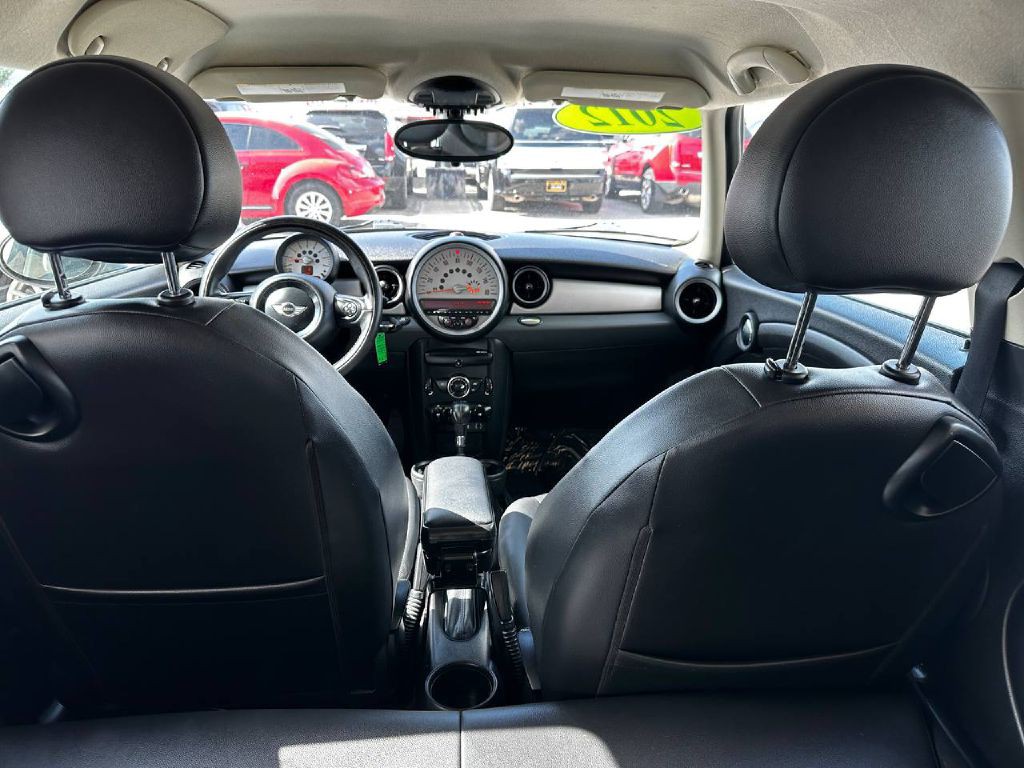 2012 MINI Cooper Image 17