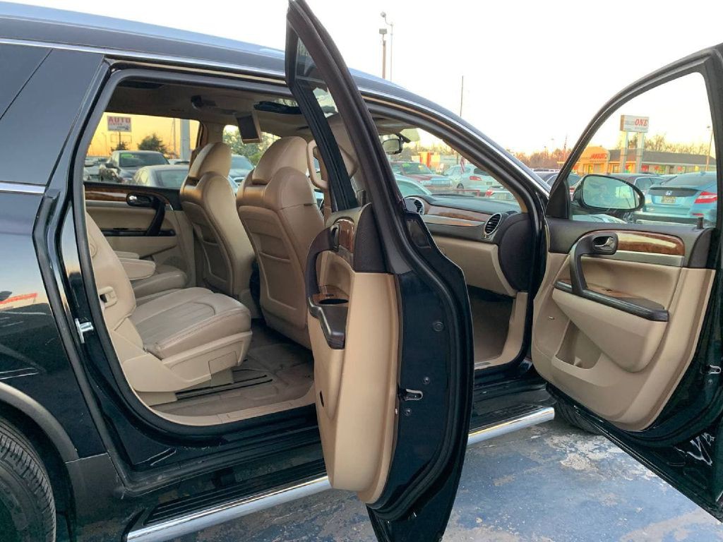 2011 Buick Enclave Image 24