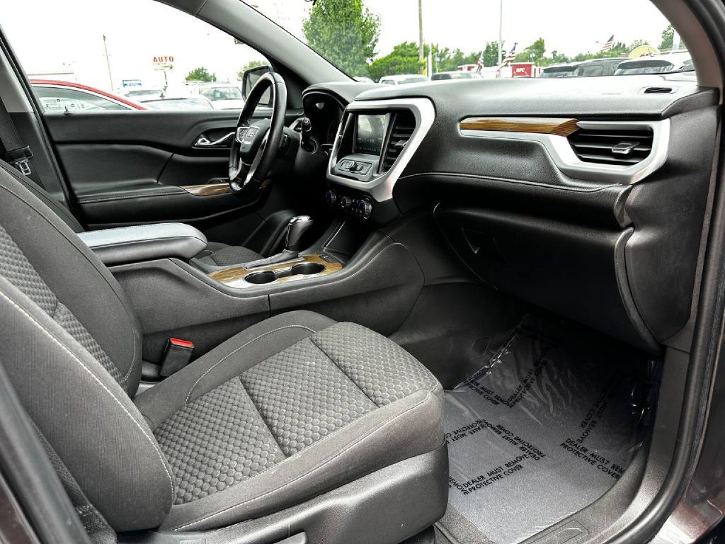 2018 GMC Acadia Image 14