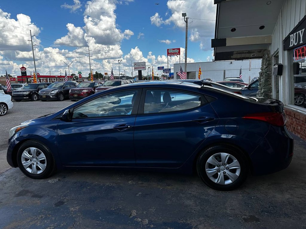 2016 Hyundai Elantra Image 8