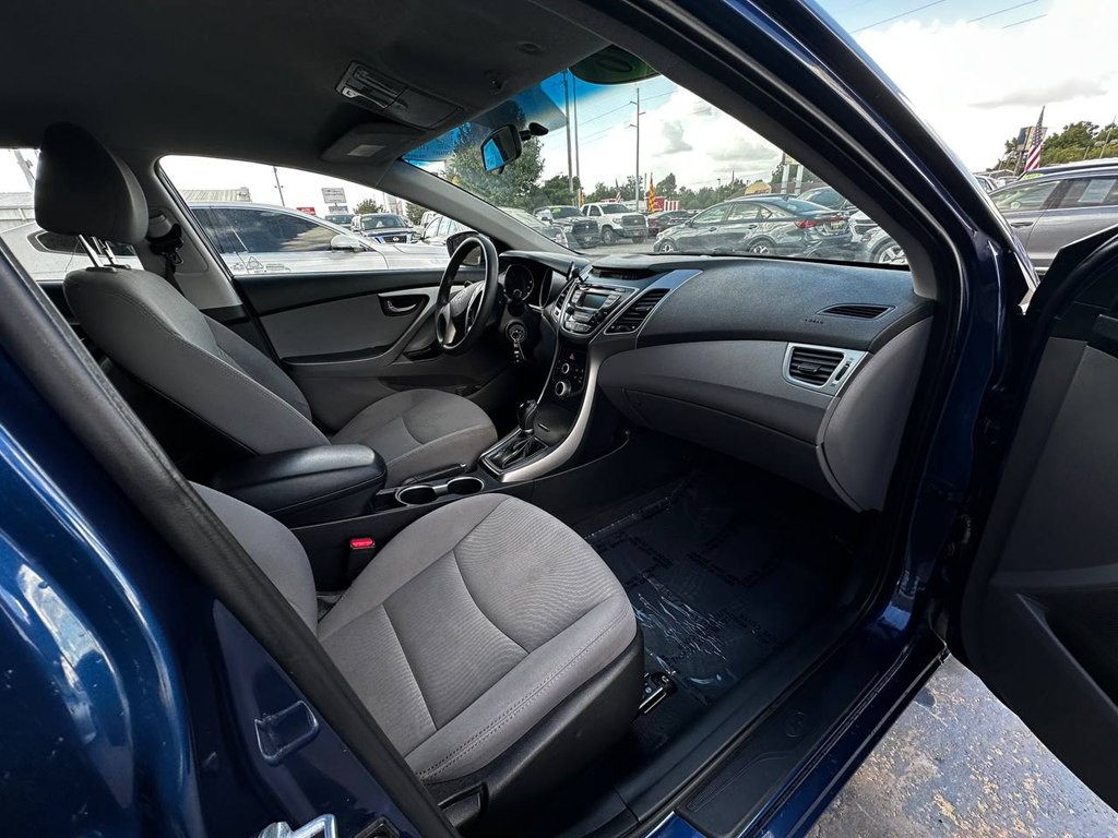 2016 Hyundai Elantra Image 10