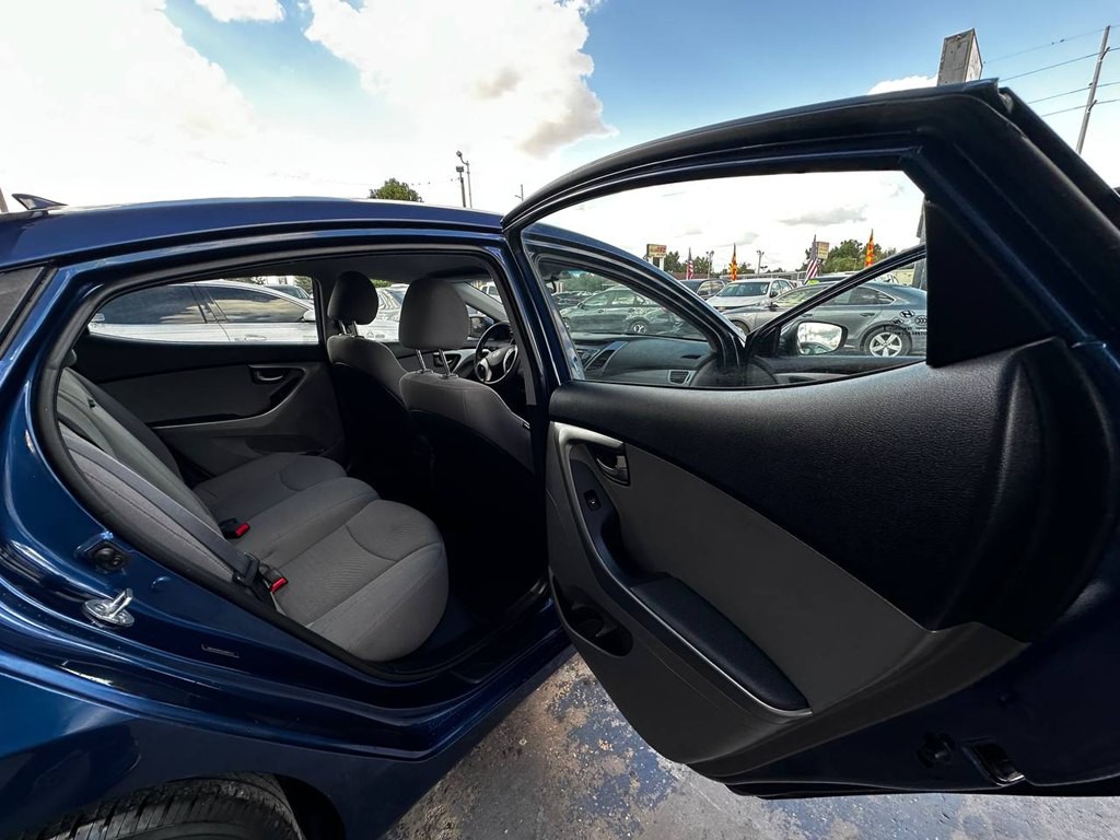 2016 Hyundai Elantra Image 12