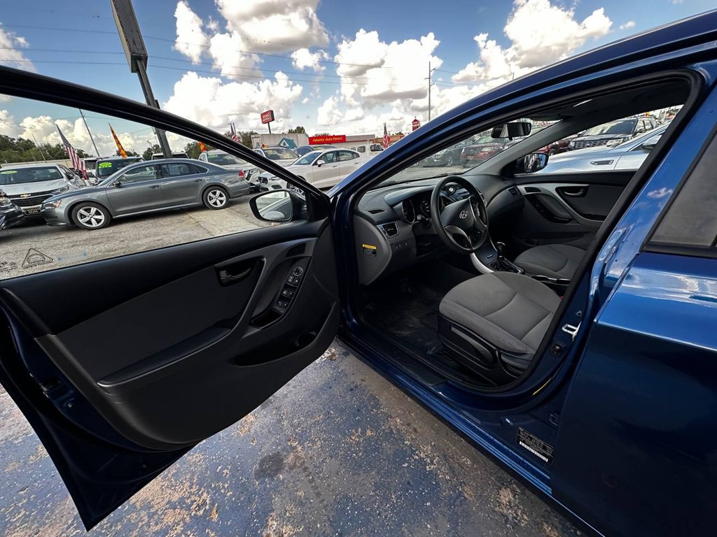 2016 Hyundai Elantra Image 16