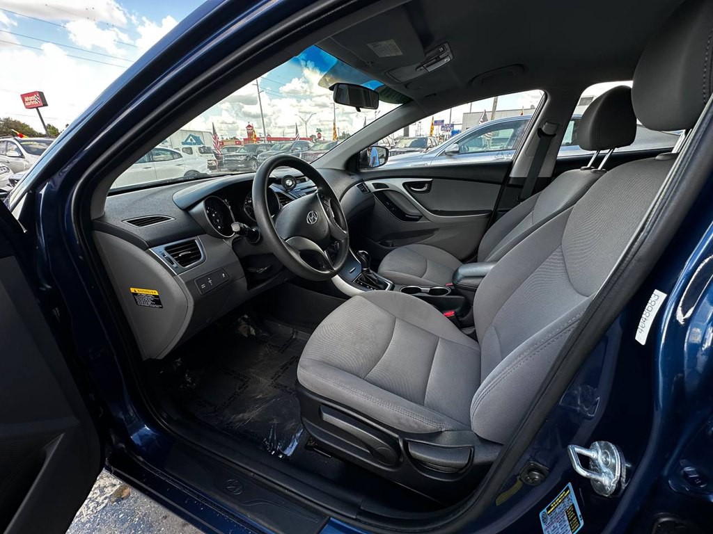 2016 Hyundai Elantra Image 17