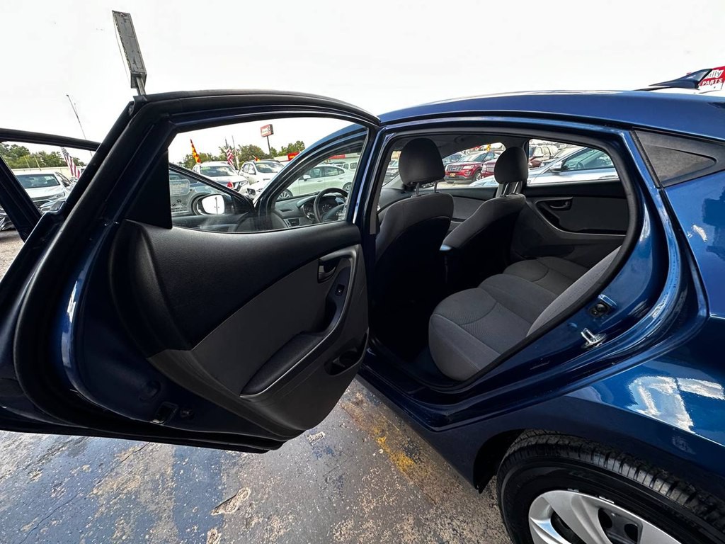 2016 Hyundai Elantra Image 18