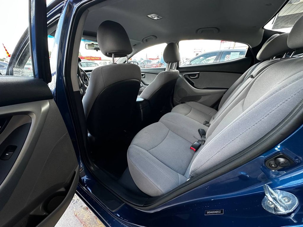 2016 Hyundai Elantra Image 19