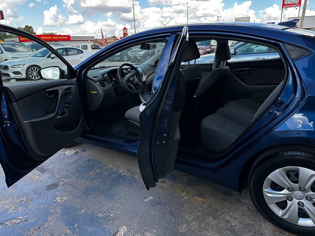 2016 Hyundai Elantra Image 22