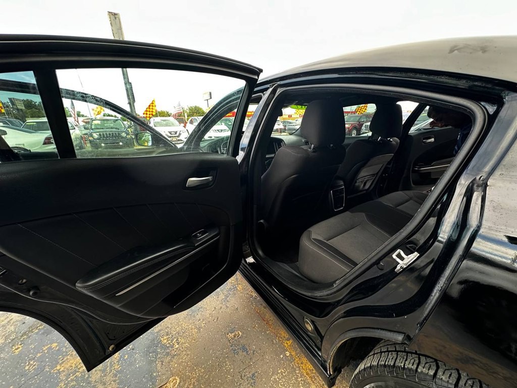 2017 Dodge Charger Image 18