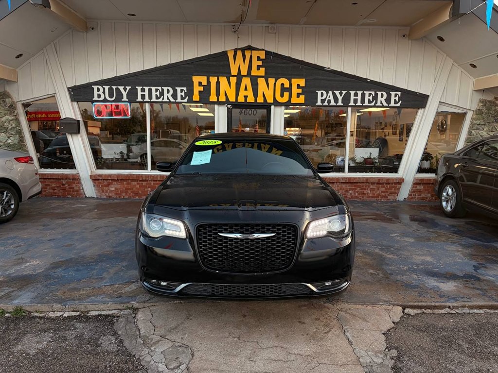 2018 Chrysler 300 Image 2