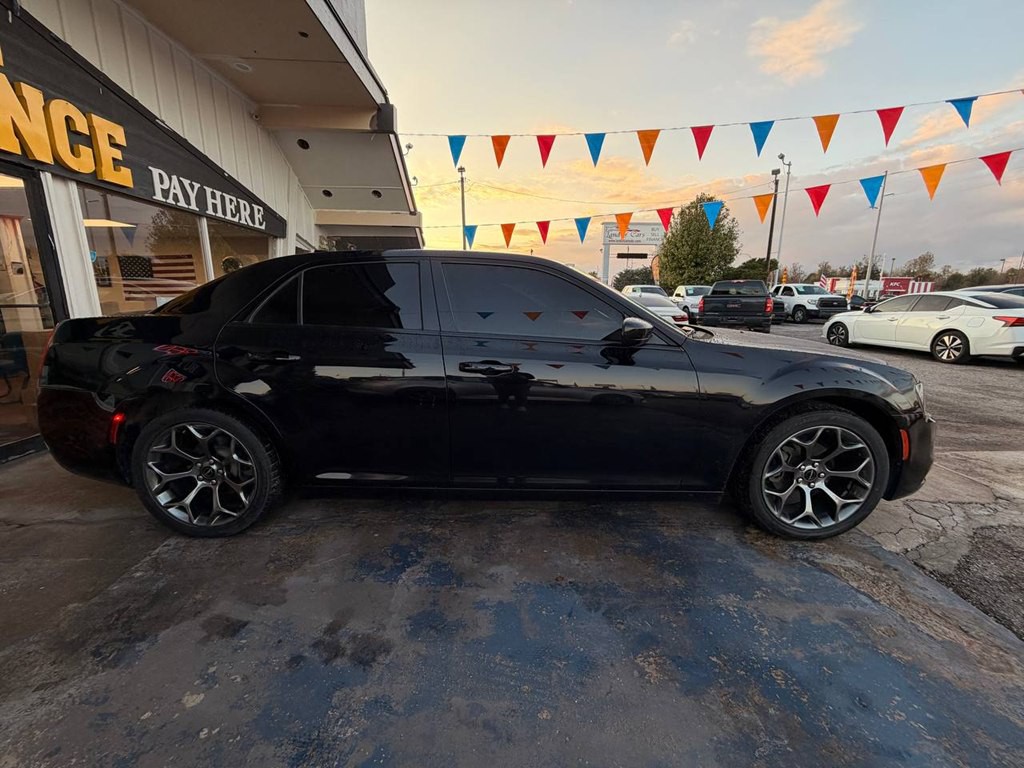 2018 Chrysler 300 Image 5