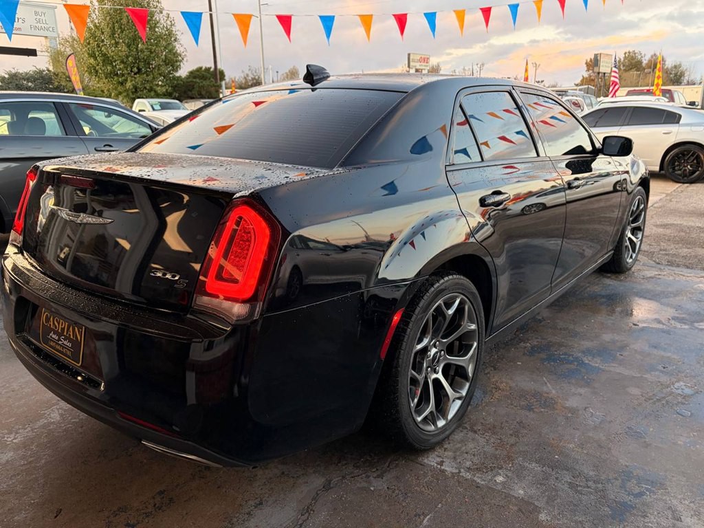 2018 Chrysler 300 Image 7