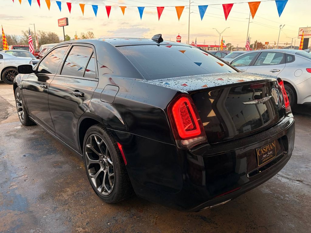 2018 Chrysler 300 Image 9