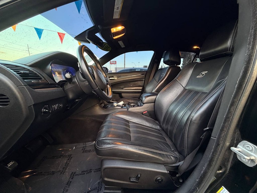 2018 Chrysler 300 Image 12