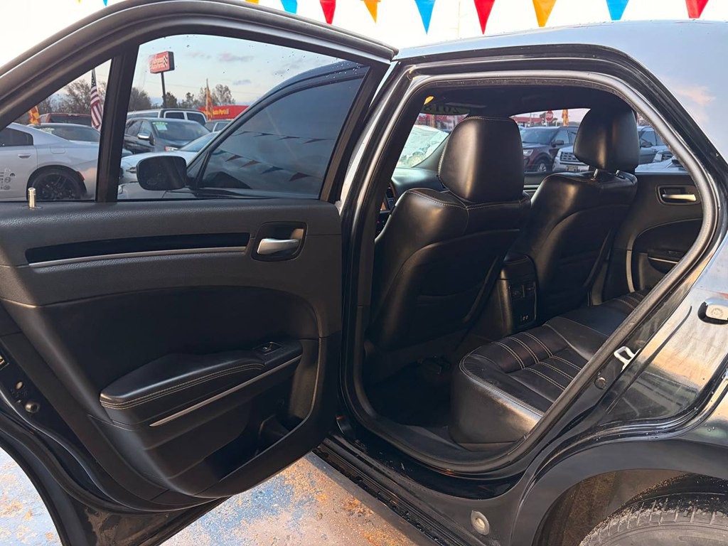 2018 Chrysler 300 Image 14