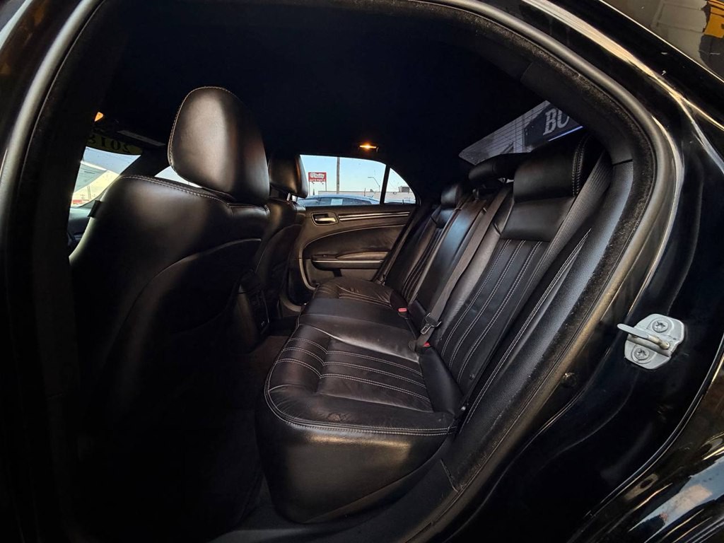 2018 Chrysler 300 Image 15