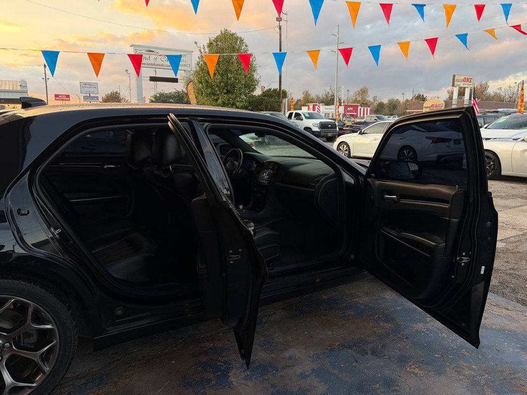 2018 Chrysler 300 Image 17