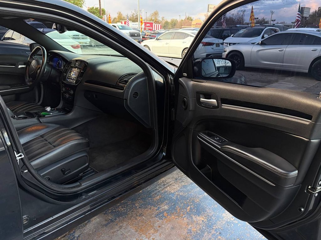 2018 Chrysler 300 Image 18